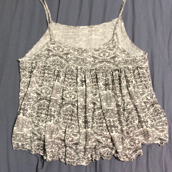 🌊 Cute UO tank never worn🌊 - Picture 2 of 2